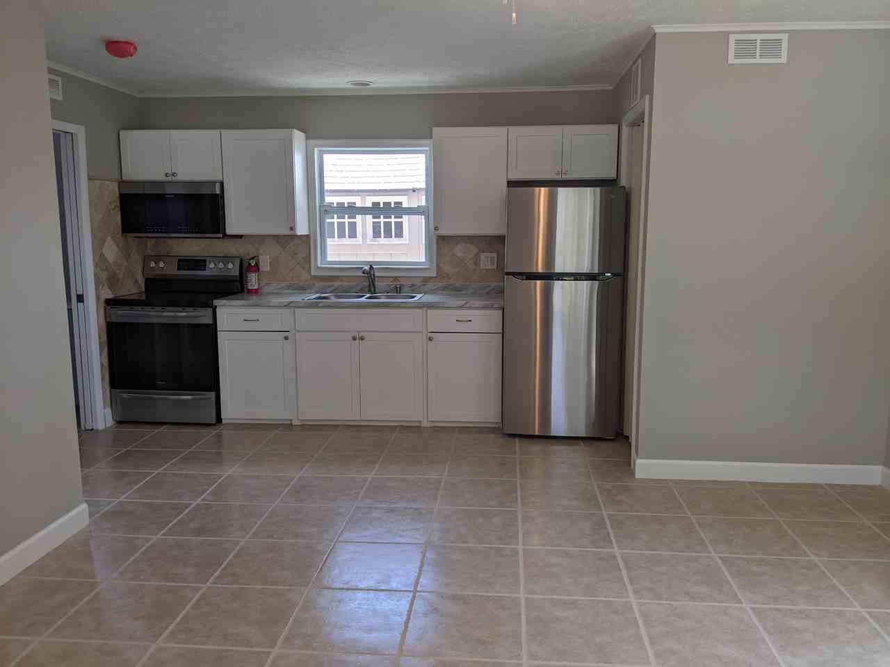 1112 Ne Stuart St #C - Photo 3 of 10