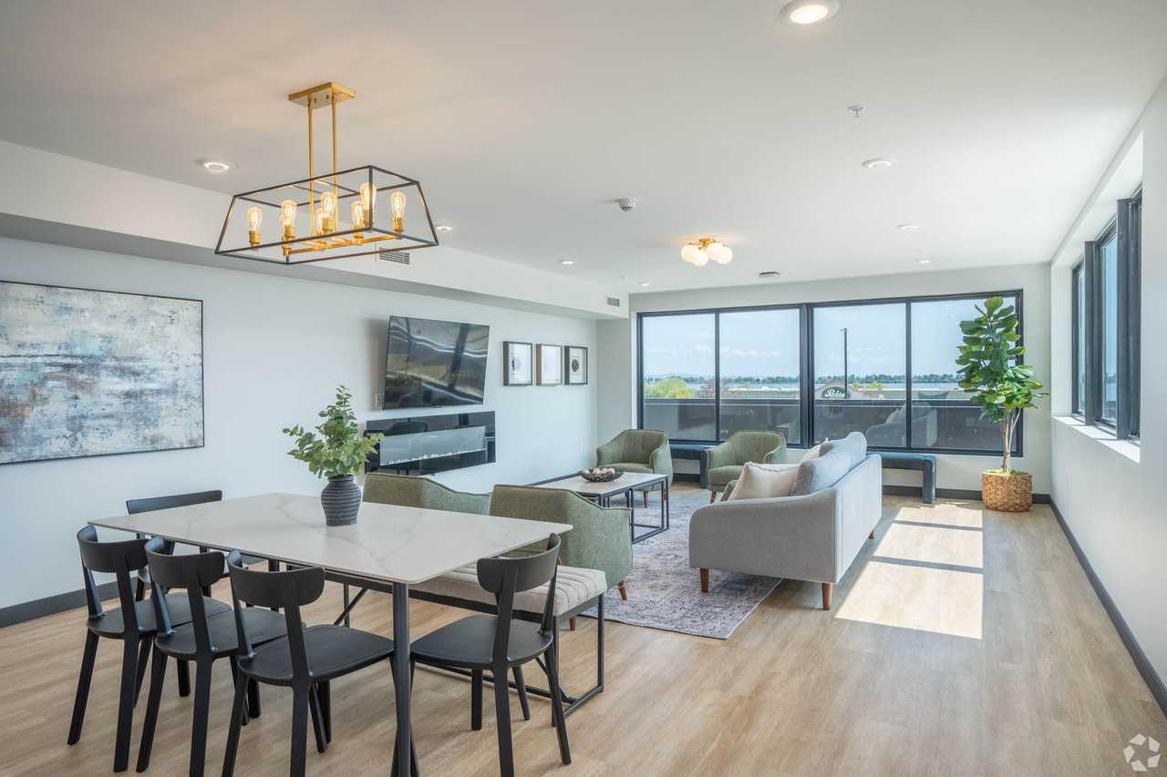 Bluewater Flats - Photo 6 of 47