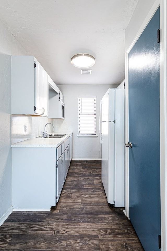 2902 Nw 45th Pl - Photo 6 of 28