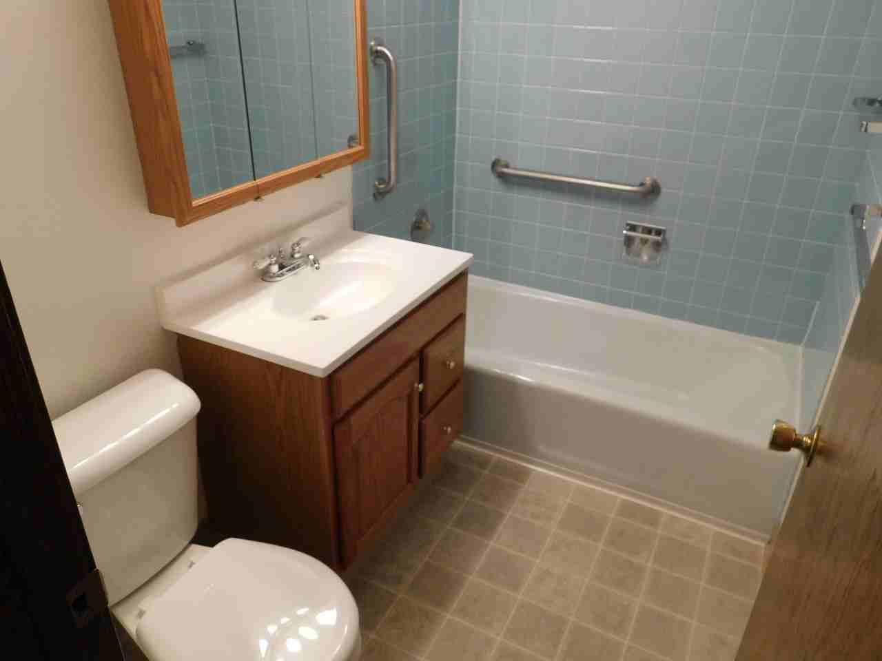 Manitowoc Apartments - Photo 4 of 22