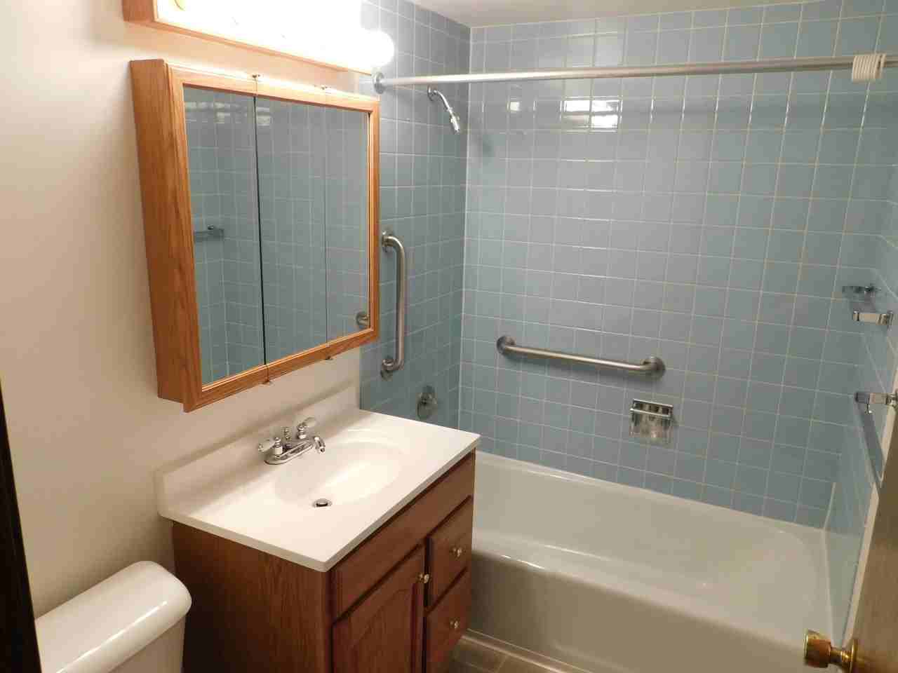 Manitowoc Apartments - Photo 5 of 22