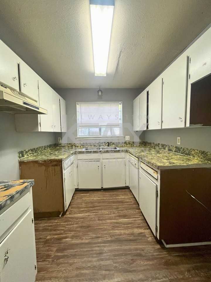 2830 Louisiana Avenue - Photo 3 of 8