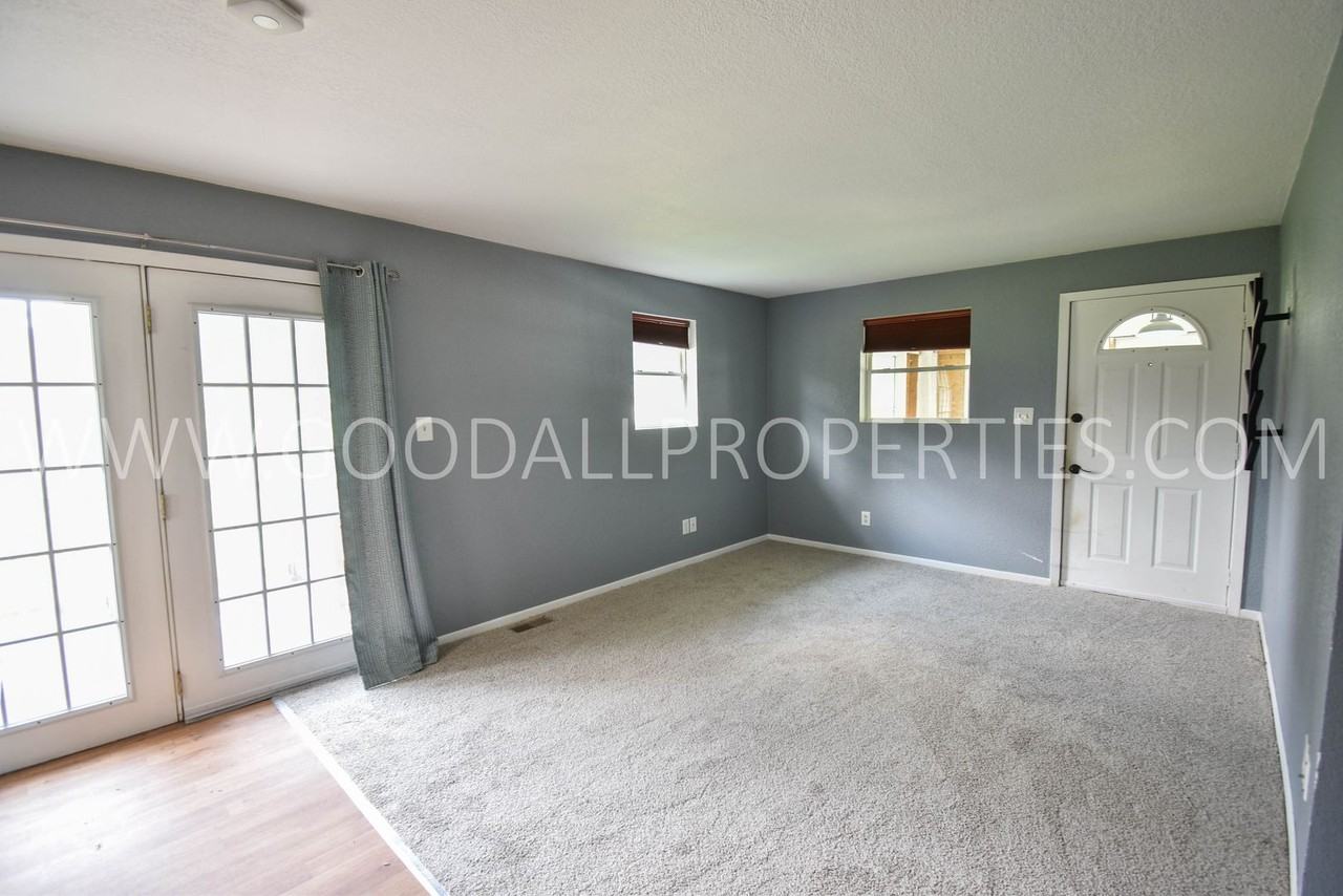 4121 E 29th St - Photo 3 of 19