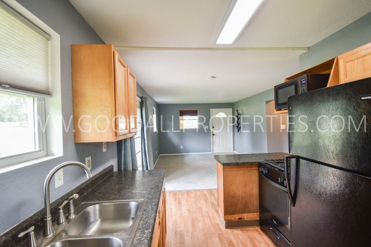 4121 E 29th St - Photo 2 of 19