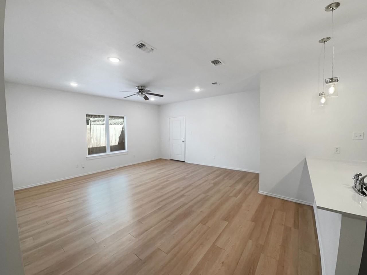 5504 Itasca St - Photo 2 of 31