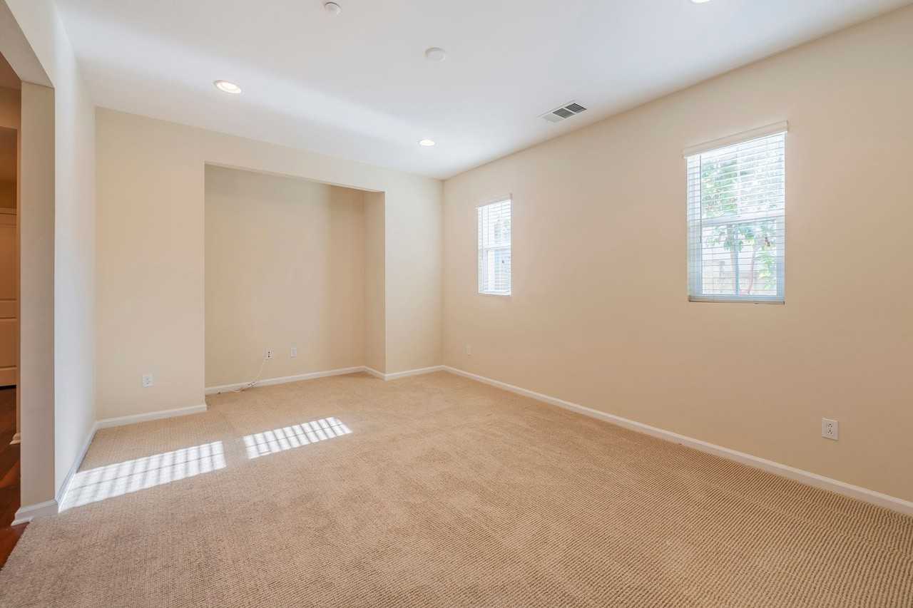2303 Jefferson St - Photo 4 of 50