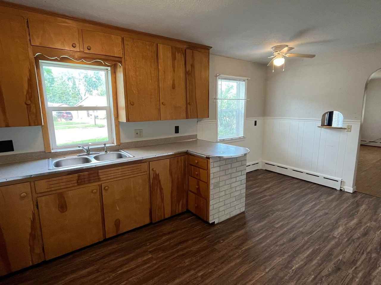 210 E Grant St - Photo 3 of 13