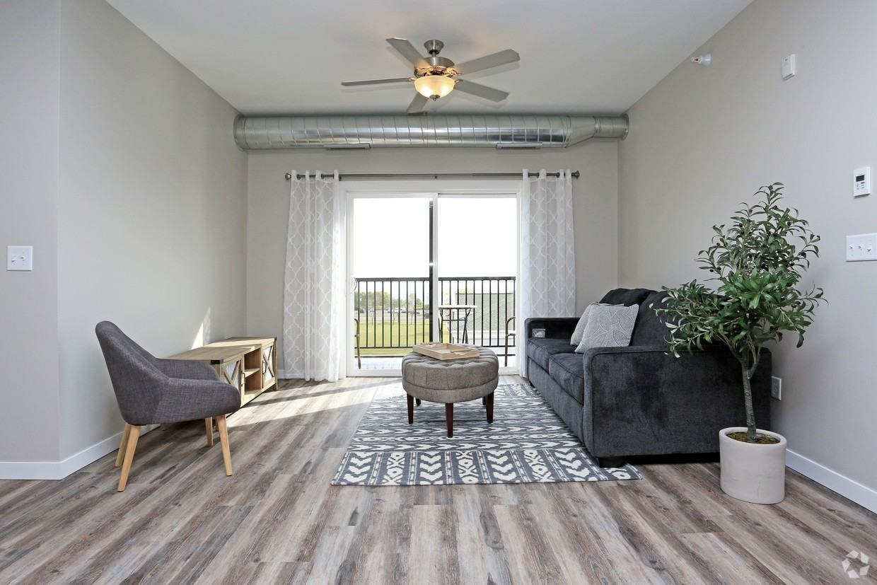 320 North - Photo 2 of 12