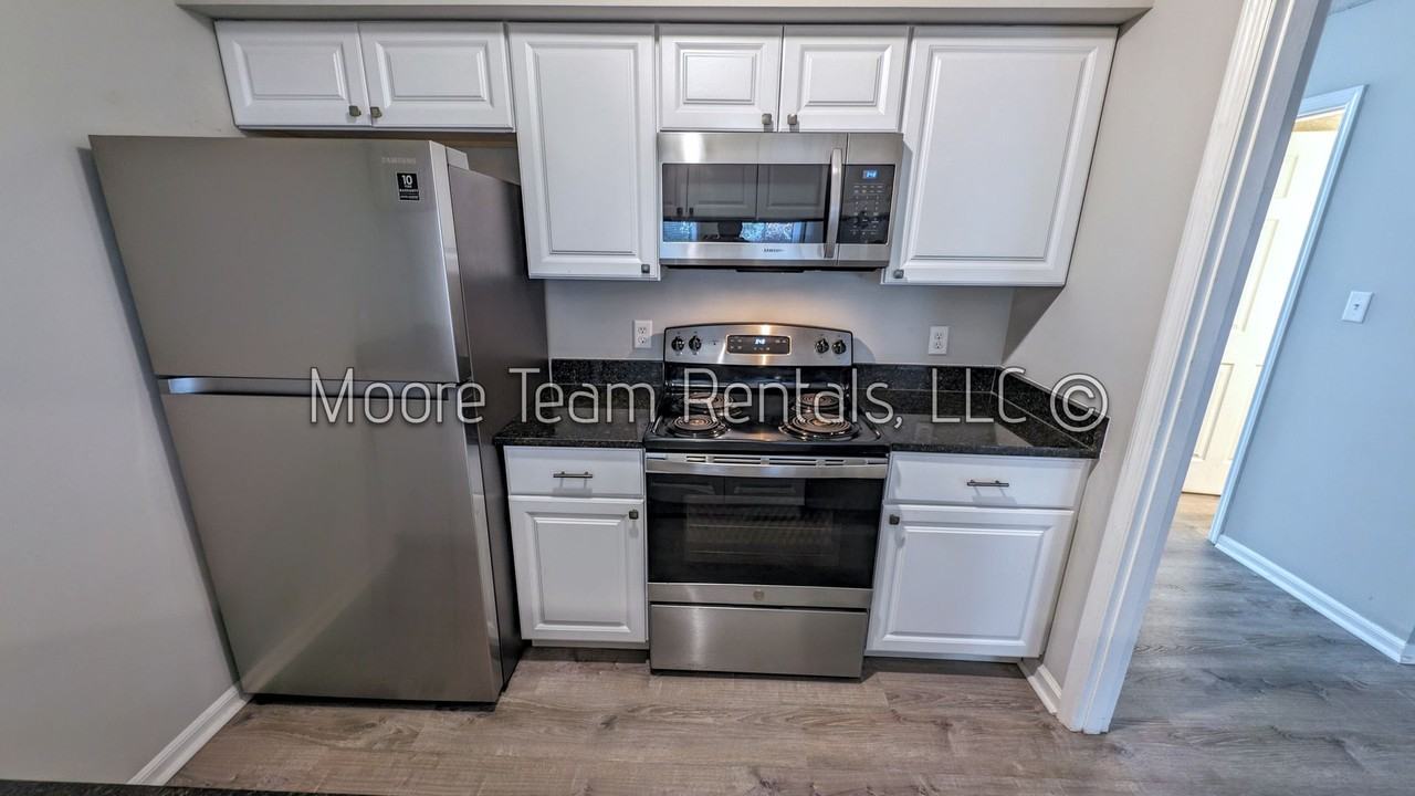 6th Ave W 416 - Photo 3 of 17