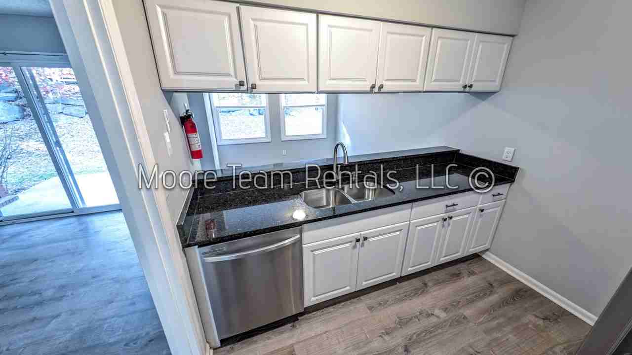 6th Ave W 416 - Photo 5 of 19