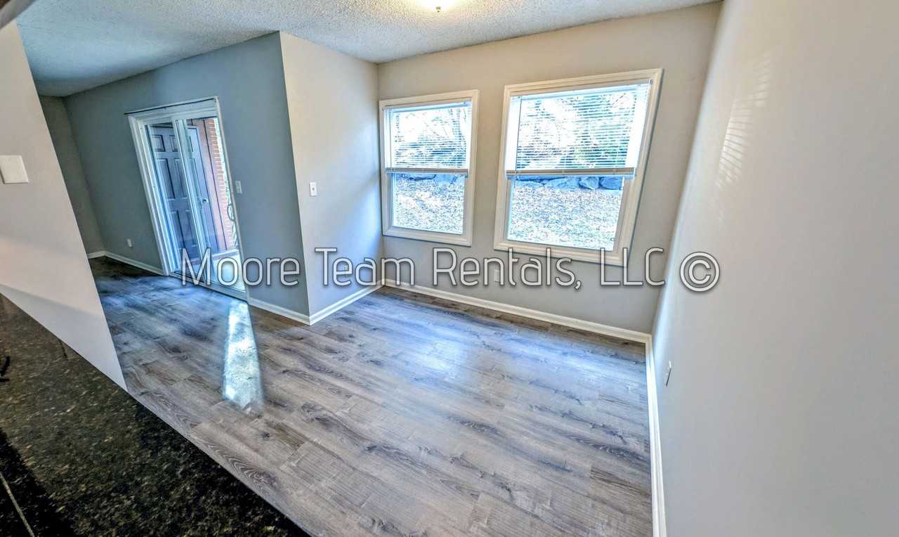 6th Ave W 416 - Photo 7 of 19