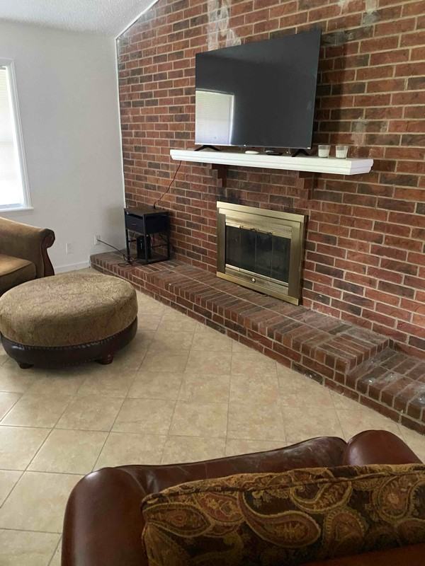 1133 Mayfair Ln - Photo 2 of 14