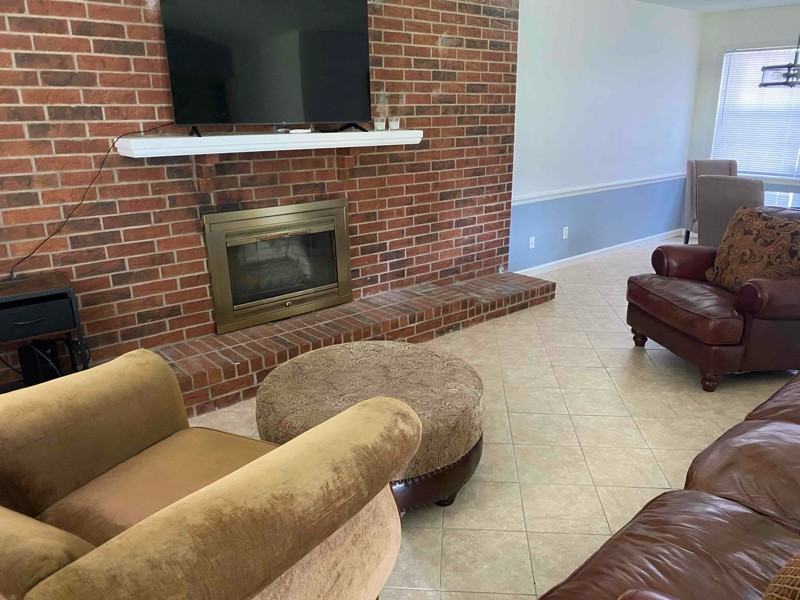 1133 Mayfair Ln - Photo 3 of 14