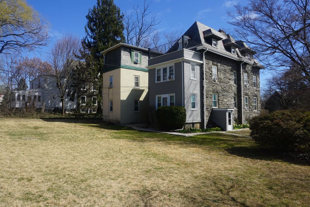 Sunny & Private Apartment Available in Havertown, PA - Photo 4 of 4