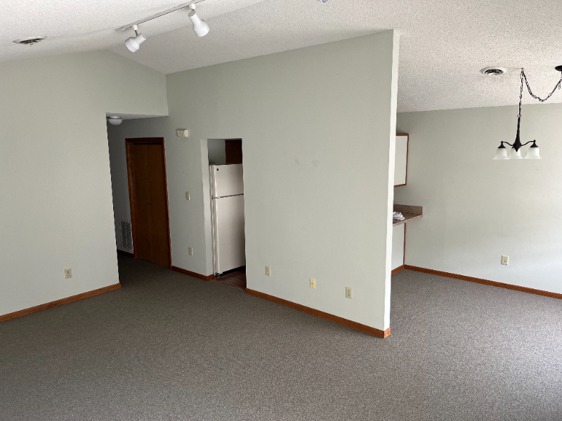 207 Greenwich Dr - Photo 3 of 10