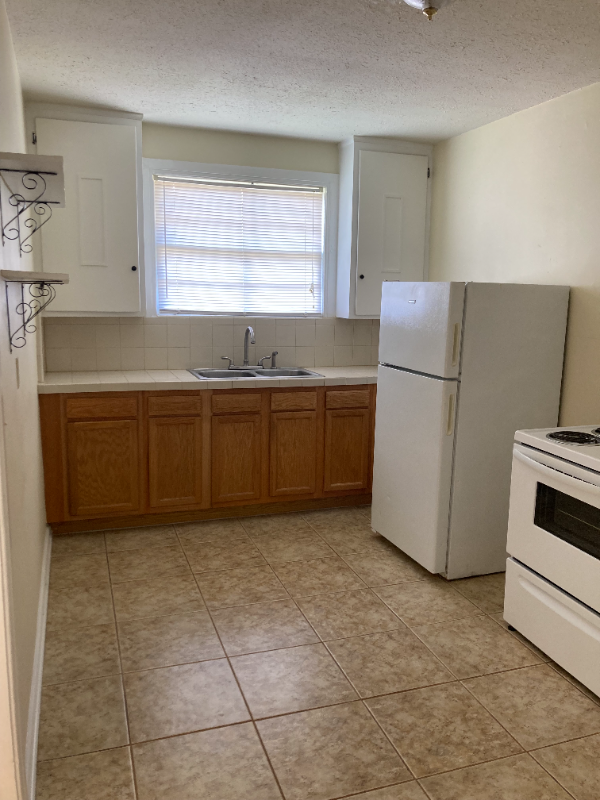 1098 Cherry St #4 - Photo 4 of 8