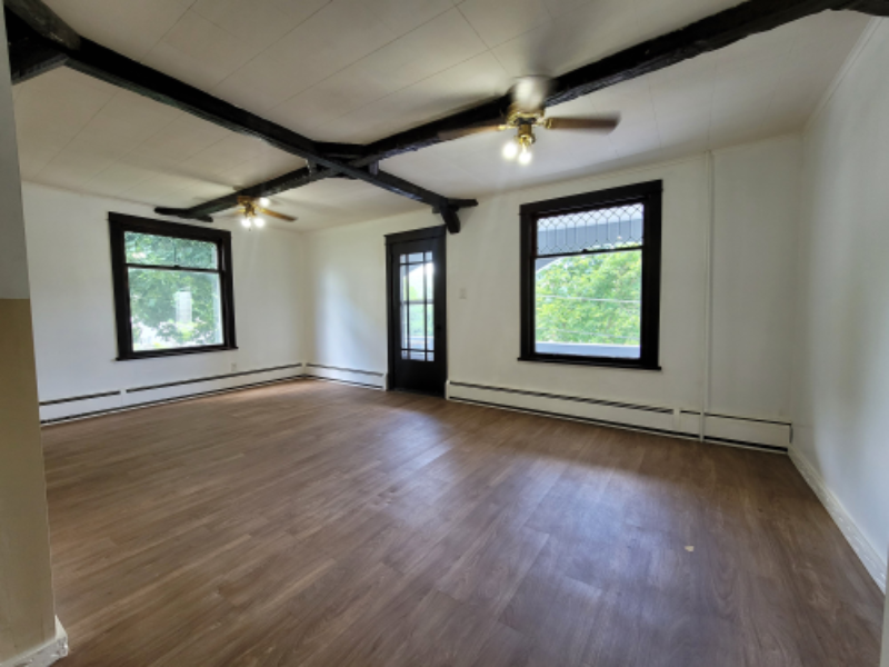 1412 Hemlock St - Photo 3 of 11