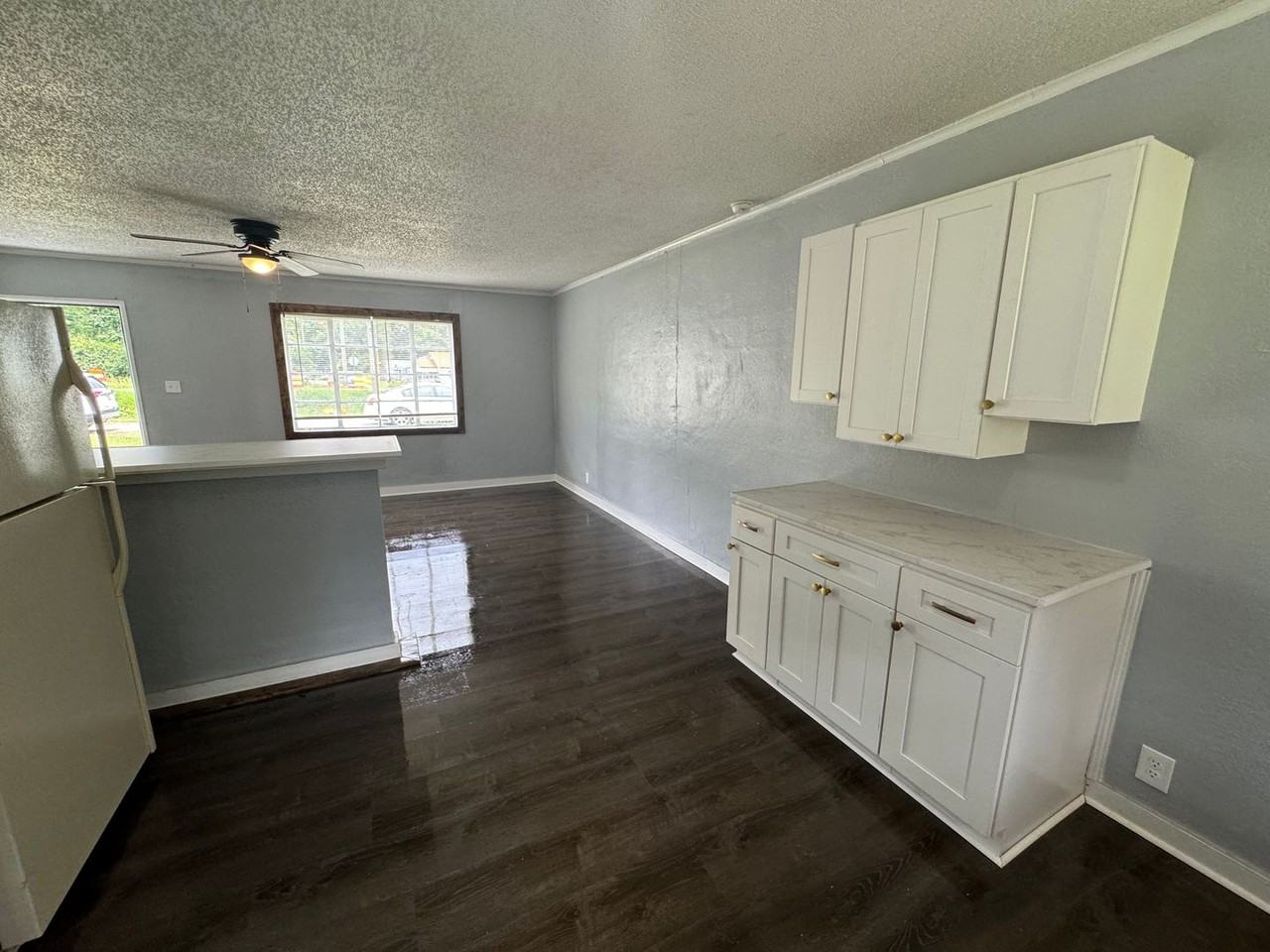 Barry- 1326 - Photo 3 of 7