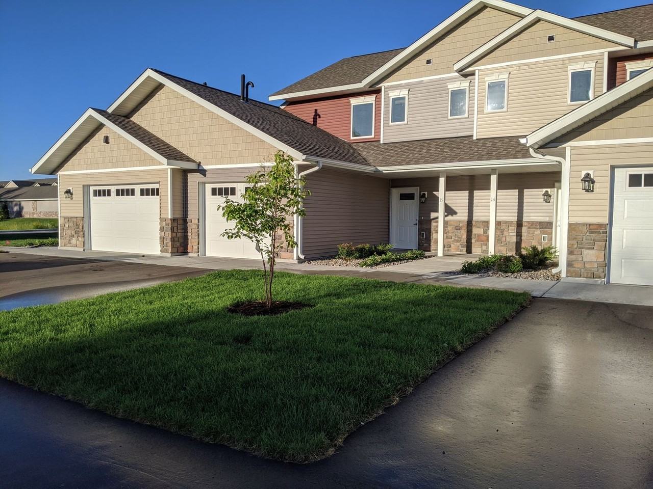 Pine Grove Estates Townhomes 1 - Photo 2 of 10