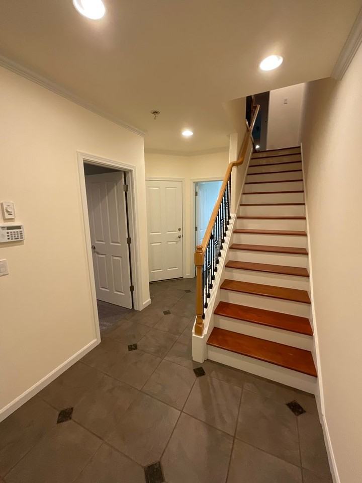 2110 Warren Ave N - Photo 2 of 16