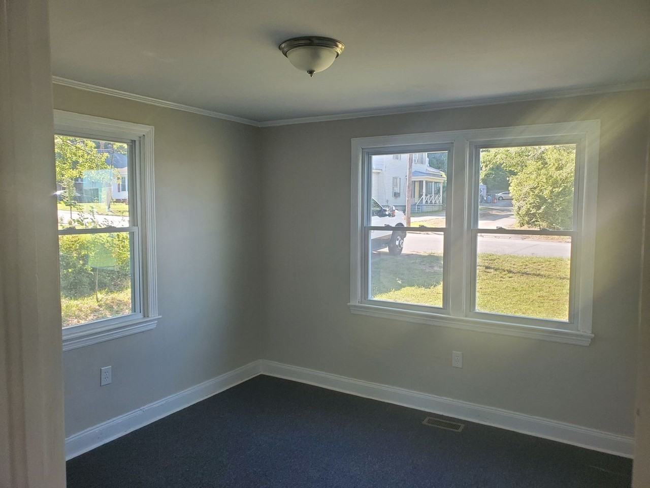 105 Peachtree St - Photo 3 of 9