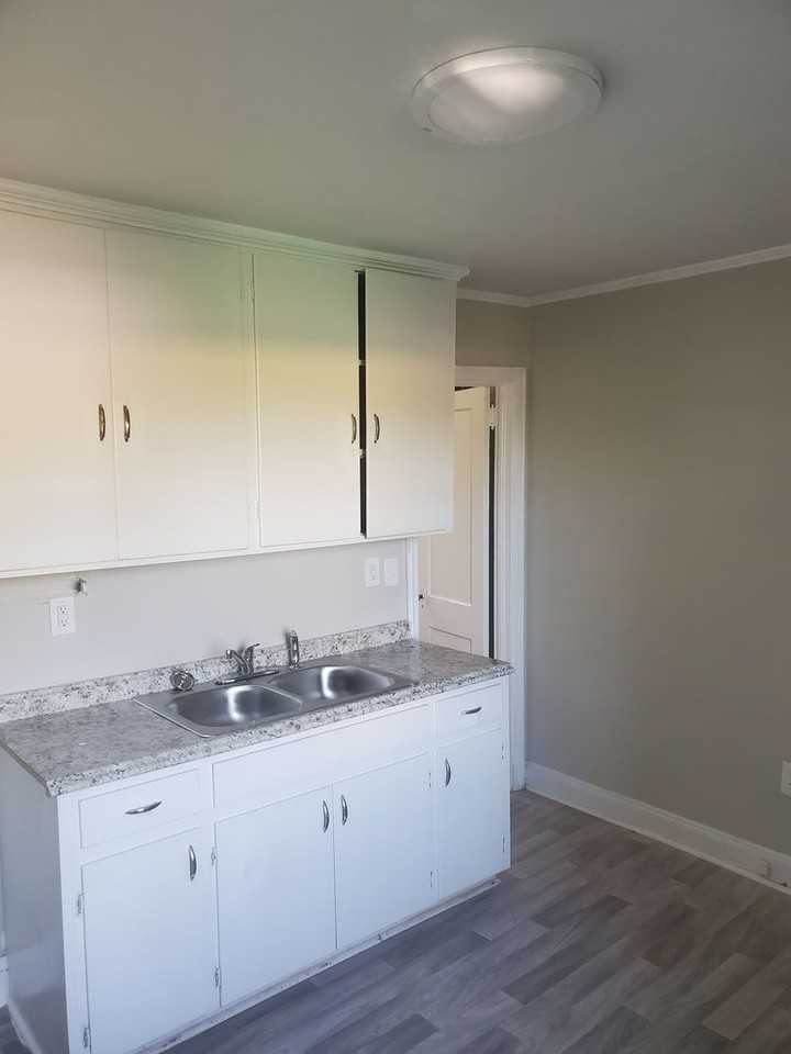 105 Peachtree St - Photo 6 of 9