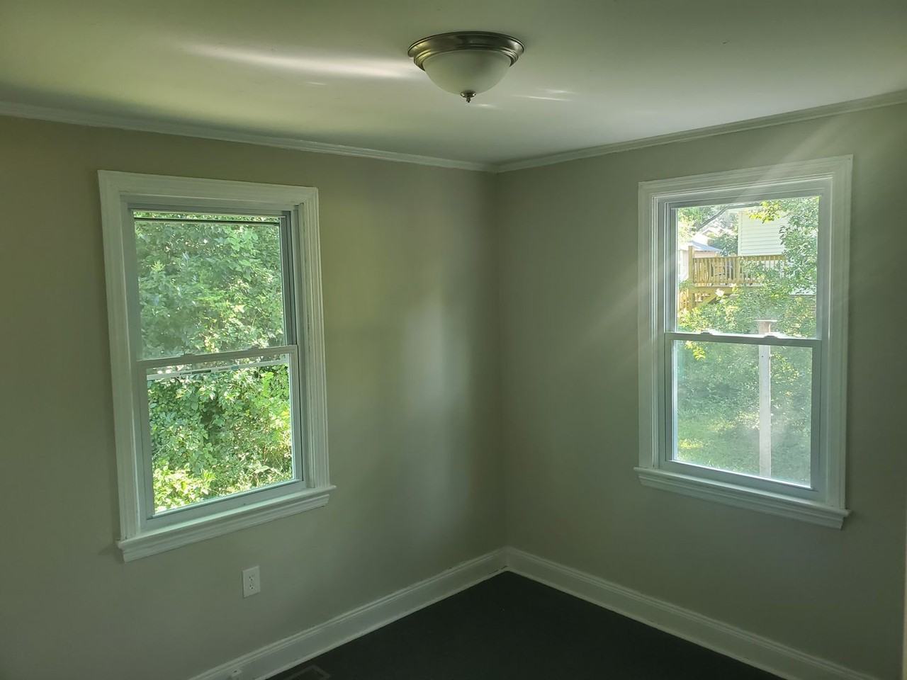 105 Peachtree St - Photo 7 of 9