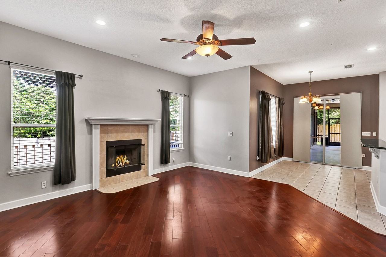 11827 Crusselle Dr - Photo 2 of 25