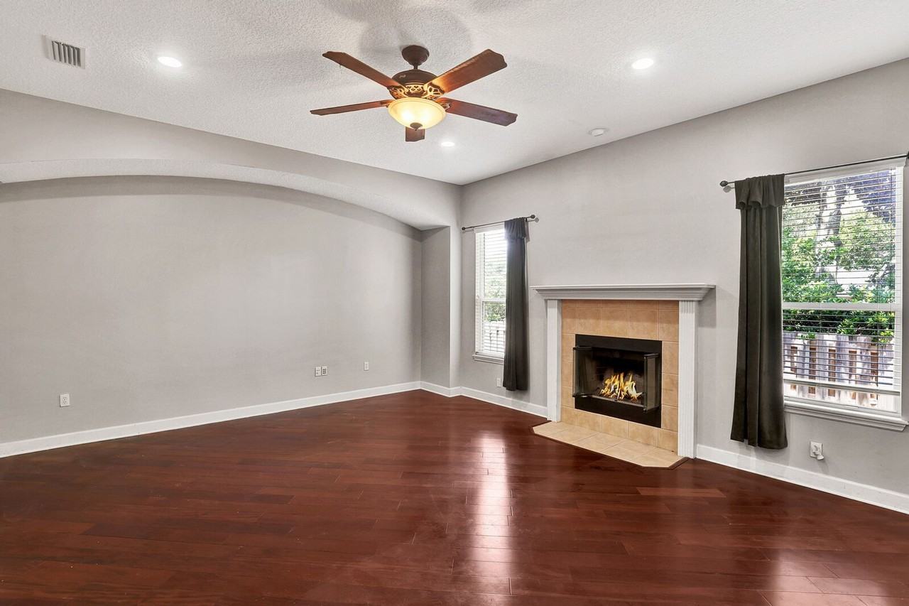 11827 Crusselle Dr - Photo 3 of 25