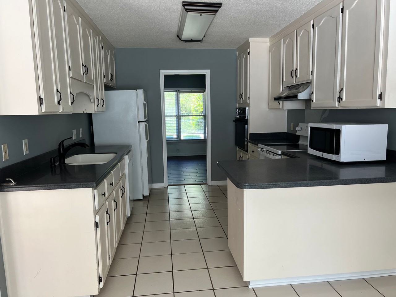 114 Windmere Dr - Photo 3 of 28