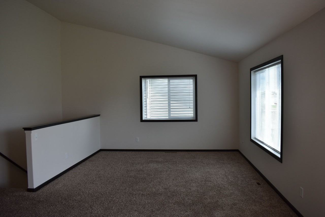 5922 57th Ave S - Photo 6 of 10