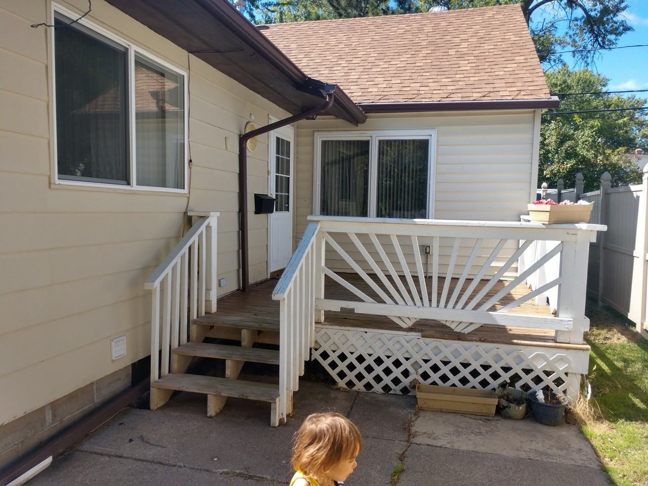 250 5th Ave Se - Photo 2 of 16