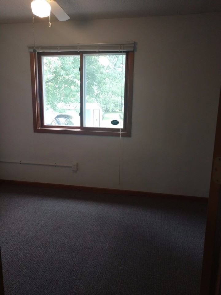 250 5th Ave Se - Photo 3 of 16