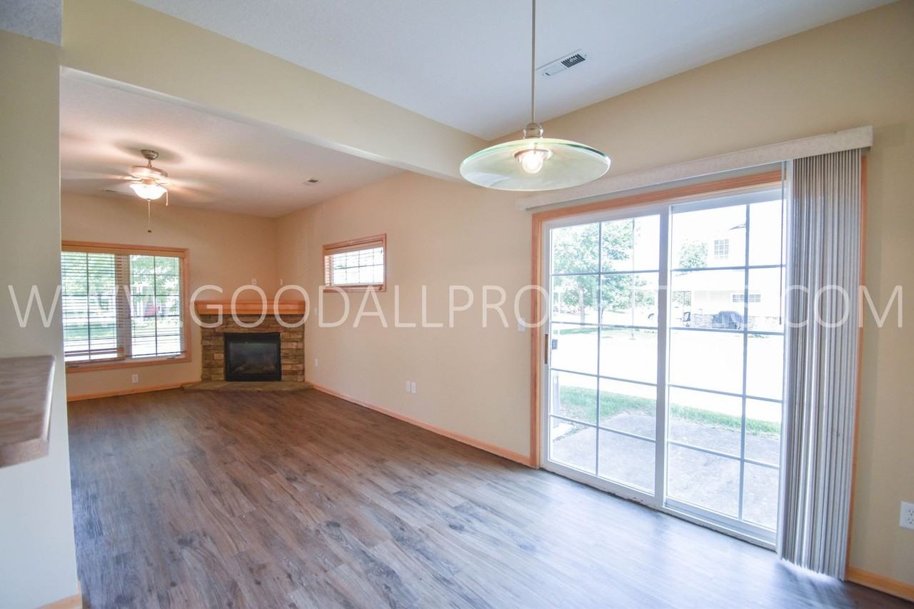 2739 Buena Vista Ln - Photo 2 of 20