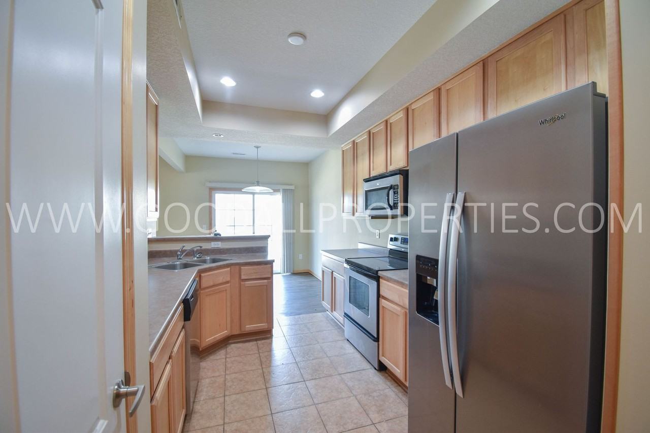 2739 Buena Vista Ln - Photo 3 of 20