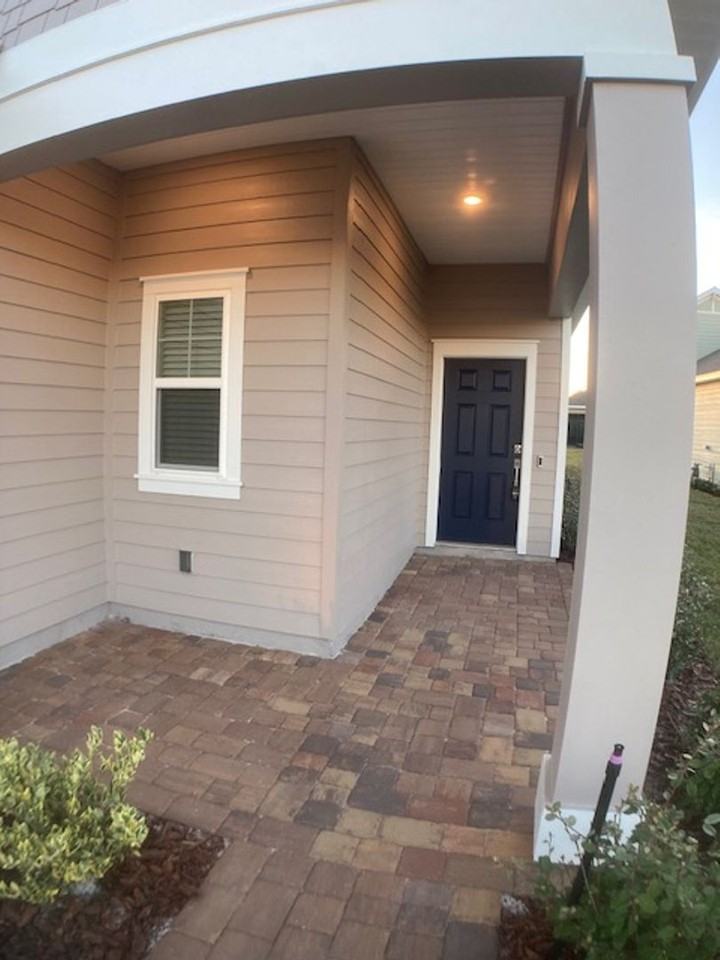 570 Tynes Blvd - Photo 3 of 50