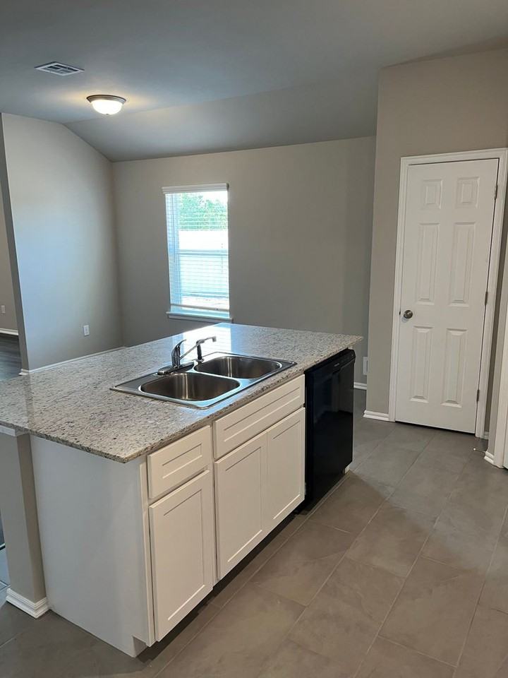 1203 Tortoise Wood Rd - Photo 3 of 8