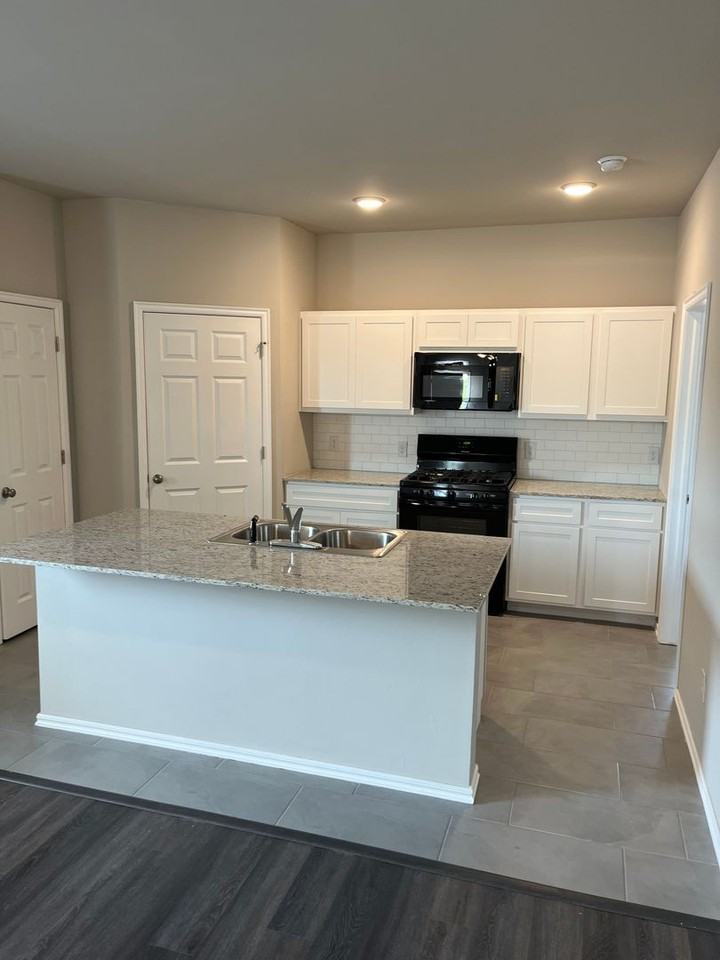 1203 Tortoise Wood Rd - Photo 4 of 8