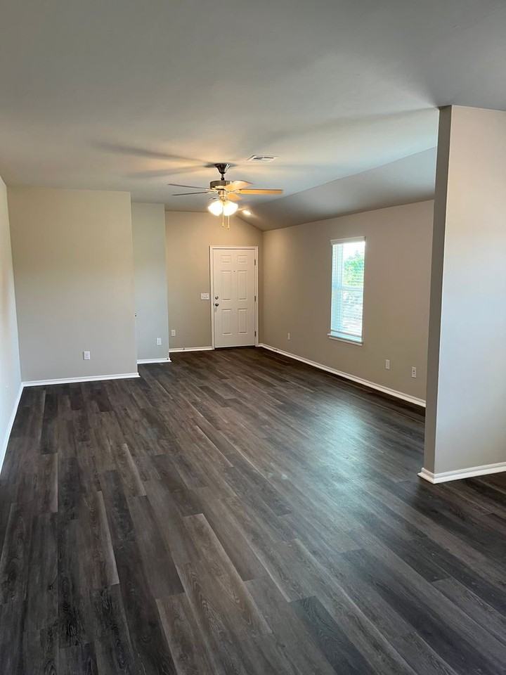 1203 Tortoise Wood Rd - Photo 5 of 8