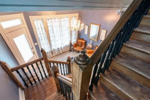 featured image of 740 W 5th St