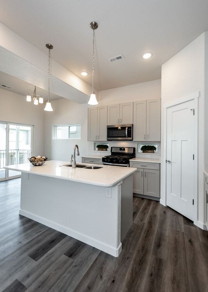 5851 Villa Lorenzo Dr - Photo 7 of 40