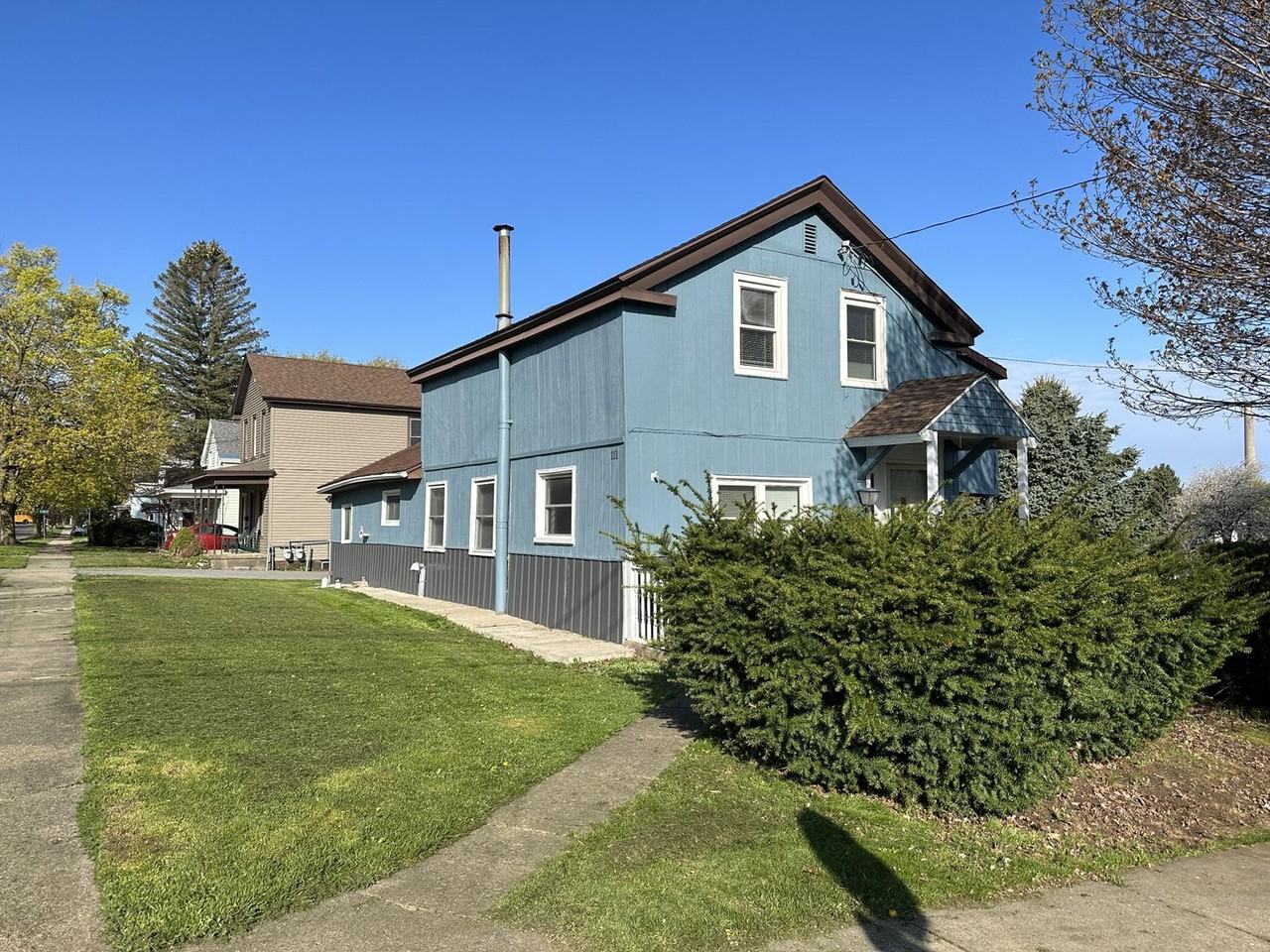 111 Erie St - Photo 3 of 27