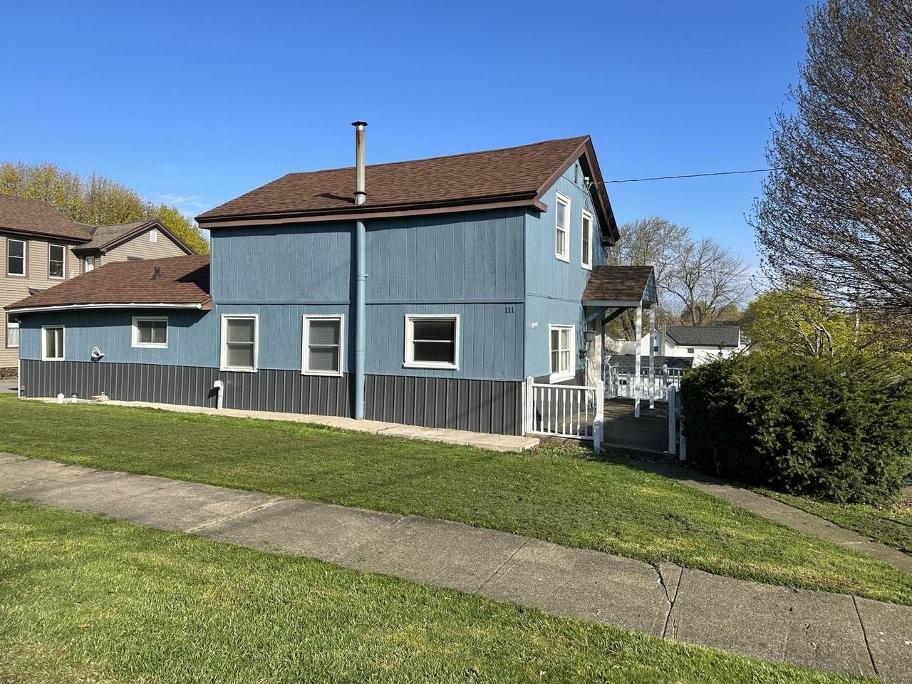 111 Erie St - Photo 4 of 27