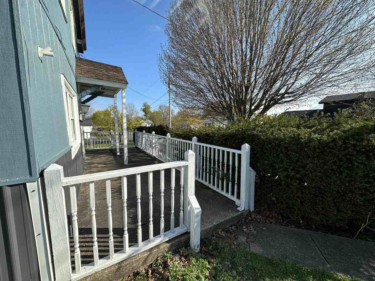111 Erie St - Photo 7 of 27