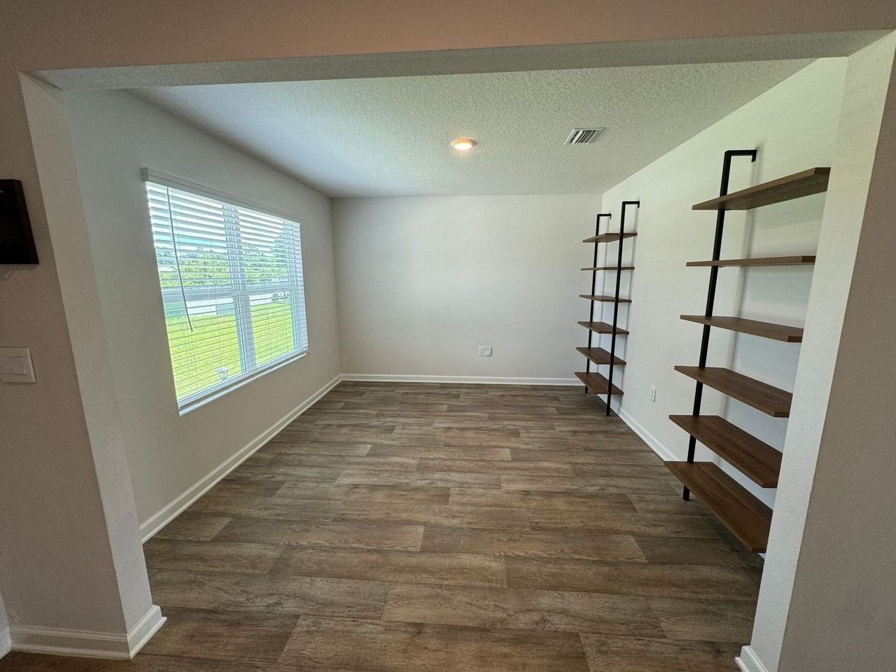 7529 Steeplechase Blvd - Photo 3 of 35