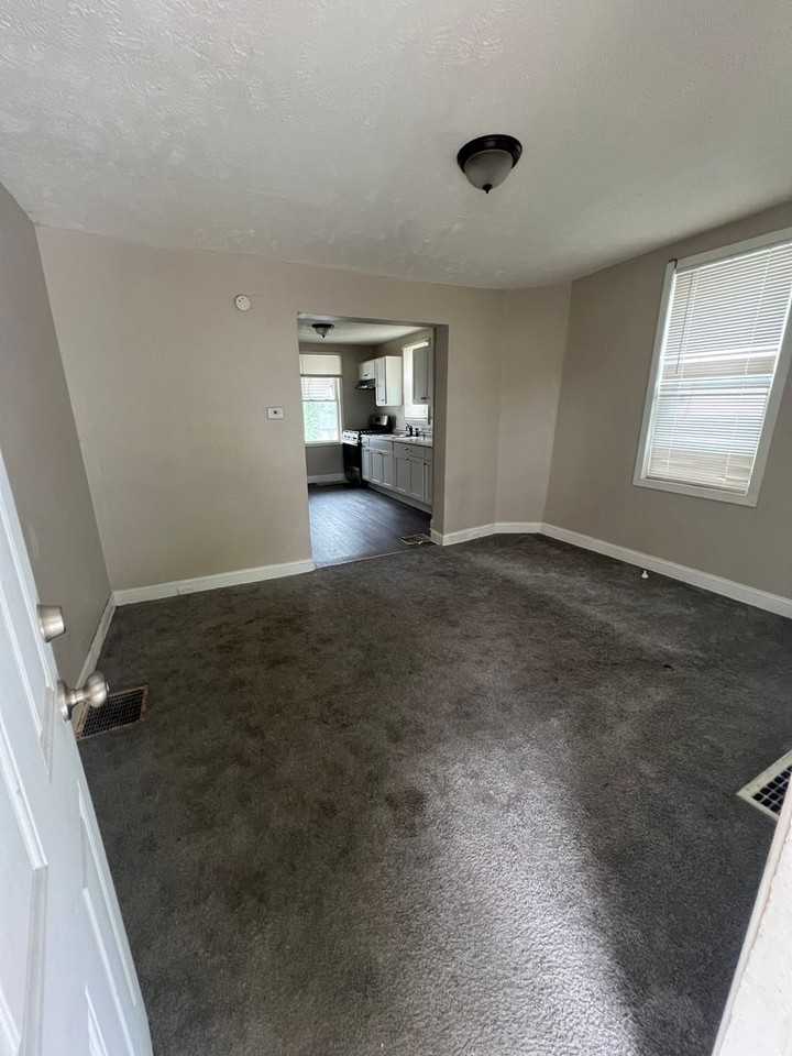 316 N 2nd St - Photo 2 of 10