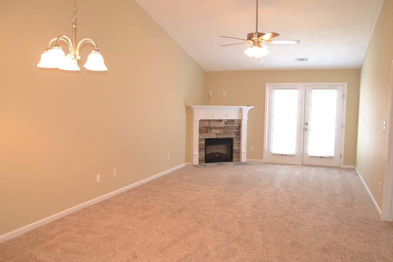 2628 York Dr - Photo 3 of 10