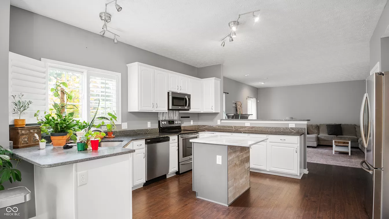 12817 Mojave Dr #NA - Photo 2 of 13