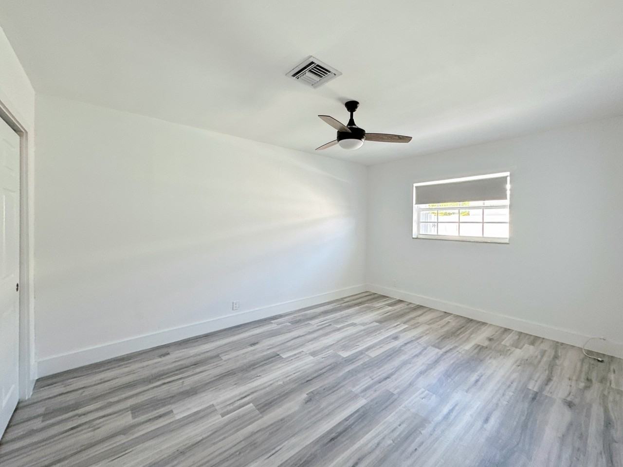 1011 Ne 17th St #3 - Photo 3 of 4