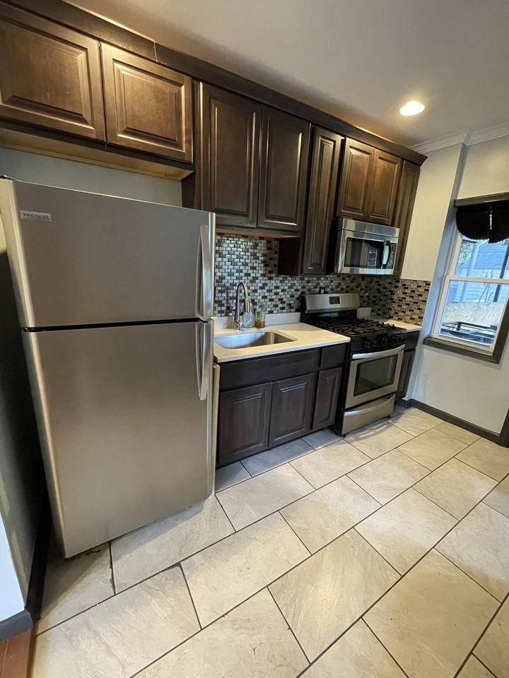 2324 Druid Park Dr - Photo 3 of 6